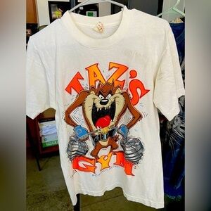 Vintage Mens white t shirt sz: M Taz’s Gym Fruit of the Loom